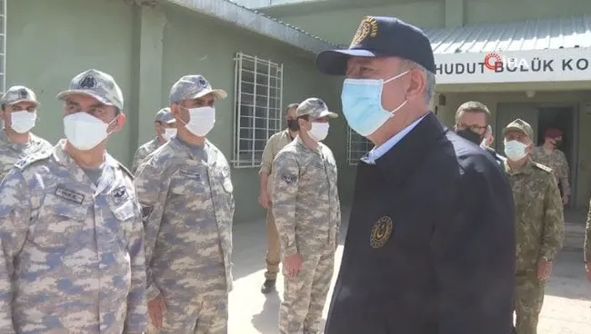 Bakan Akar ile Başçavuş Arif Top arasında duygulandıran konuşma: Görev yerimi terk edemem