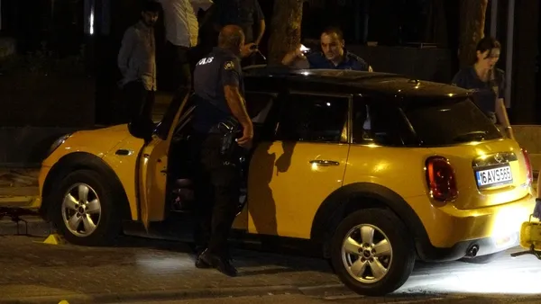 1694054104725.jpg Bursa’da gece kulübünde silahlı kavga: 1 ölü 3 yaralı - 4