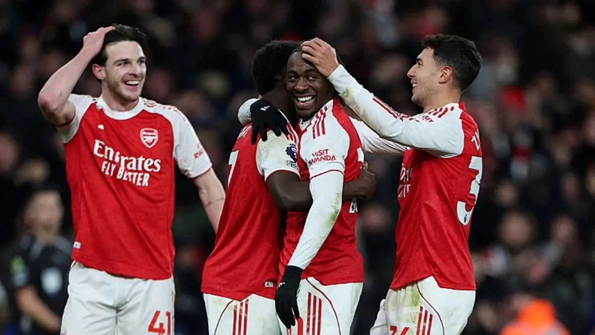Londra derbisinde Arsenal şov yaptı! Eze’den hat-trick resitali