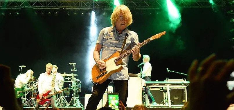 Status Quo grubunun üyesi Rick Parfitt Antalya'da kalp krizi geçirdi