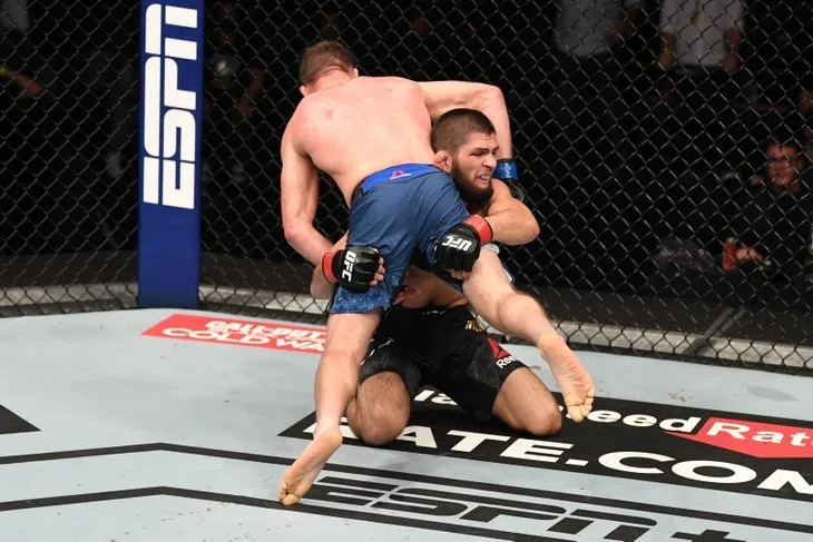 Khabib Nurmagomedov zirvede bıraktı! Ringlere veda etti