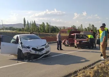 Afyonkarahisar'da korkunç kaza! Ölü ve yaralılar var