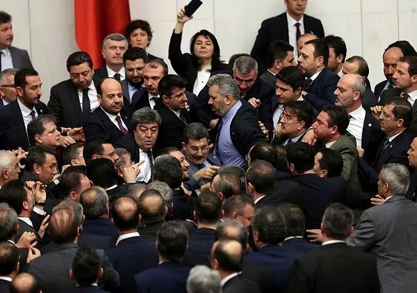 hdpli-mensur-isiktan-mecliste-skandal-sozler-vekiller-ayaklandi-1581657646771.jpg HDP'li Mensur Işık'tan Meclis'te skandal sözler! Vekiller ayaklandı - 4
