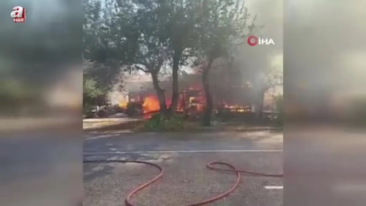 Antalya'da terk edilmiş baraka alev topuna döndü