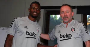 Beşiktaş Mensah’ı resmen duyurdu