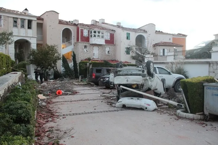 Son dakika: İzmir'de görülmemiş felaket! Hortum araçları 10 metre havaya kaldırıp binaların üzerinden savurdu
