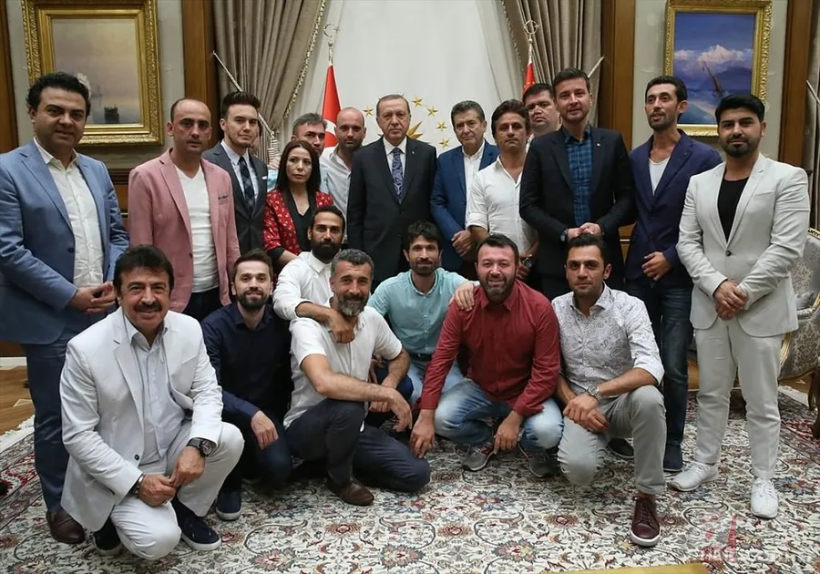 Cumhurbaşkanı Erdoğan sanatçı, oyuncu, radyocu ve sporcuları kabul etti 10
