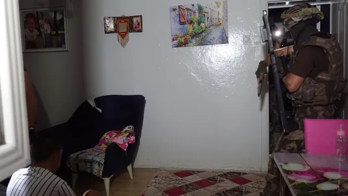 Bursa’da uyuşturucu satıcılarına yönelik dev şafak operasyonu