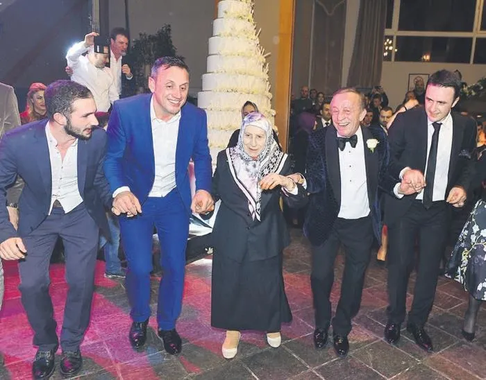 Ağaoğlu, kızını 40 Milyon TL'ye evlendirdi - 1