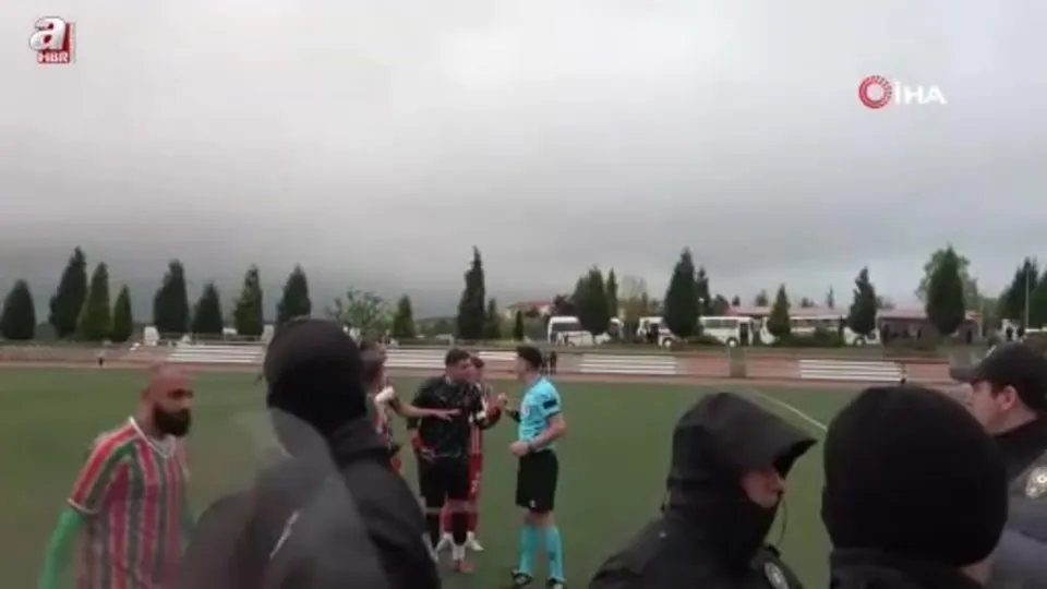 Bilecik’te Futbol maçında saha karıştı