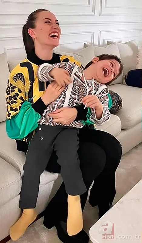 Burak Özçivit'in 3.5 aylık hamile eşi Fahriye Evcen'den hayran bırakan şezlong pozu! Minik Karan'la koronavirüse yakalanmıştı 4