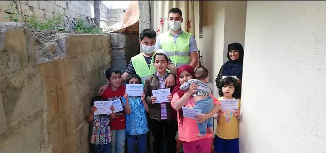 Binlerce çocuk bayramlaşıyor