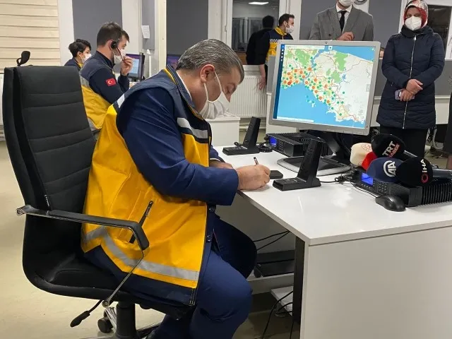 Son dakika: Yeni yıla sağlık çalışanlarıyla birlikte giren Bakan Koca'dan canlı yayında dikkat çeken "Omicron" mesajı - 4