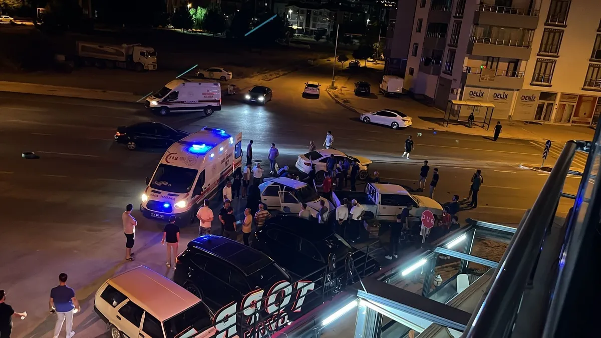 Elazığ’da zincirleme kaza! 4 kişi yaralandı