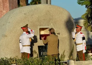 Castro'nun külleri defnedildi