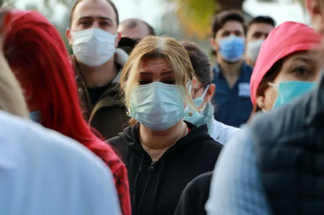 Adana’da koronavirüsten hayatını kaybeden doktorun annesi: Oğlum sıra sende değil bizdeydi - 1