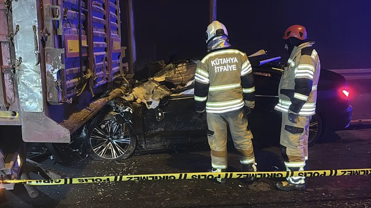 Kütahya'daki kazada can pazarı: 4 kişi hayatını kaybetti