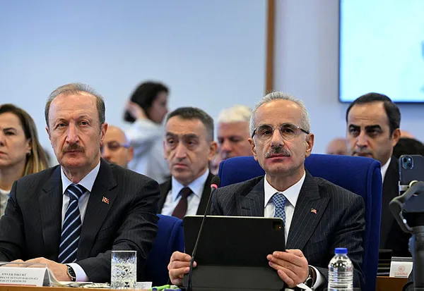1700766702104.jpg Ulaştırma ve Altyapı Bakanı Abdulkadir Uraloğlu: Haydarpaşa Garı’nın birilerine satılması devredilmesi gündemimizde yok - 2
