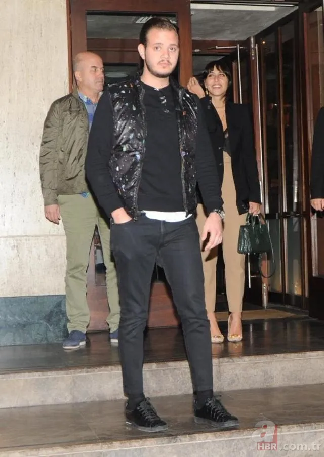 Hülya Avşar'ın kızı Zehra Çilingiroğlu sevgilisiyle görüntülendi! 3