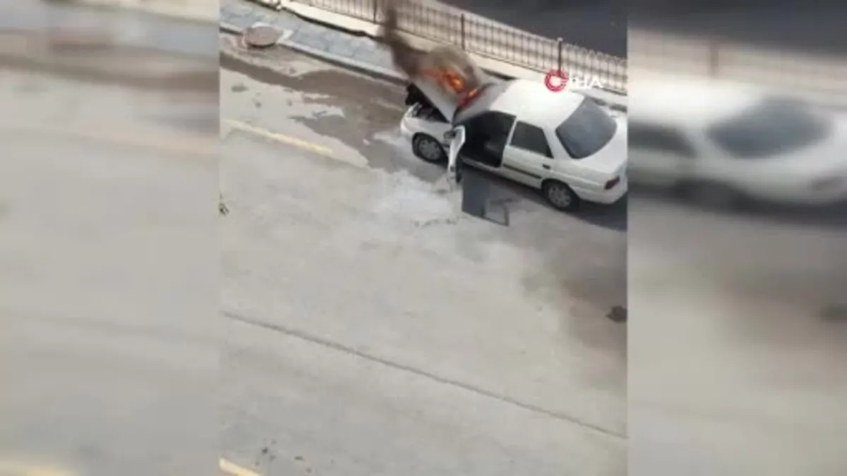 Erzurum'da araç bir anda alev aldı