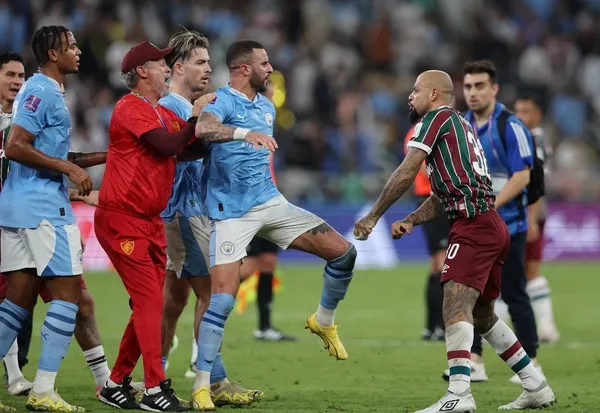 Son düdük çaldı saha ringe döndü! Felipe Melo ile Kyle Walker birbirine girdi