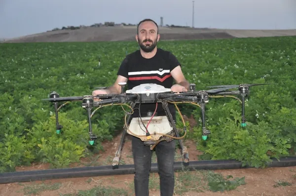 ilaclamada-drone-devri-2-milyon-800-bin-tllik-tasarruf-1655288192941.jpg İlaçlamada ‘drone’ devri! 2 milyon 800 bin TL’lik tasarruf🌾 - 1