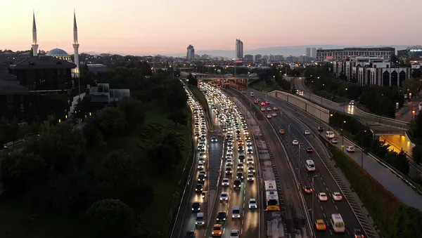 İstanbul haftanın ilk iş gününe yoğun trafikle başladı - 4