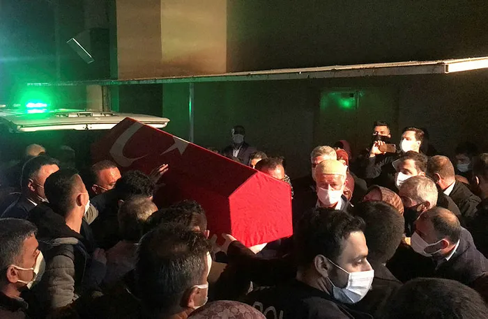 Son dakika: Gara kahramanlarına veda! Şehit annesinin sözleri yürek dağladı: Sen kalk da ben yatayım - 1