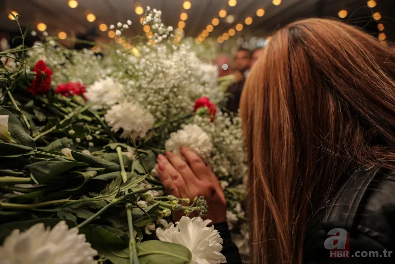 Türk tiyatrosunun usta ismi Yıldız Kenter son yolculuğuna uğurlandı 18