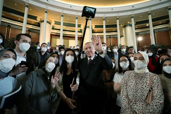 baskan-recep-tayyip-erdogandan-genclere-mesaj-benim-gorevim-genclerimizin-yukunu-almak-ve-gelecege-hazirlamaktir-1621632999603.jpg Başkan Recep Tayyip Erdoğan'dan gençlere mesaj! "Benim görevim gençlerimizin yükünü almak ve geleceğe hazırlamaktır" - 5
