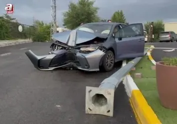 Kaygan yolda direğe çarptı: 1 yaralı