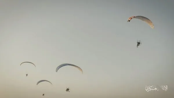 kameralara-yansiyan-paramotoru-demir-kubbe-neden-gormedi-1697037633677.jpg Kameralara yansıyan paramotoru Demir Kubbe neden görmedi? - 1