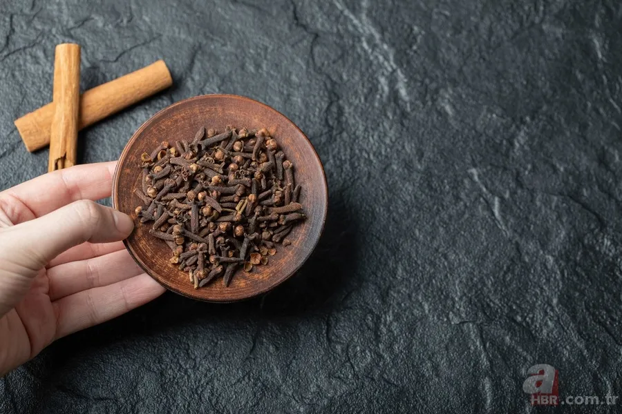 Öksürük, balgam, soğuk algınlığı hepsine deva oluyor! Tek yapmanız gereken 4-5 tane karanfili... 6