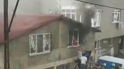 Ataşehir’de korku dolu anlar! Anne ve çocuklarını böyle kurtardılar