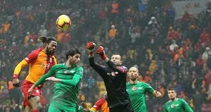 Galatasaray Akhisarspor’u 90+5’te devirdi