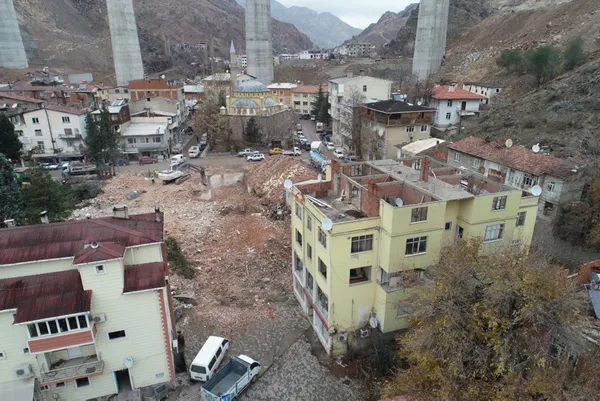 Yusufeli Barajı'nda sular yükseldikçe anılar gömülüyor! Bölge halkı kaybolan tarihin son anlarına şahitlik etti - 5