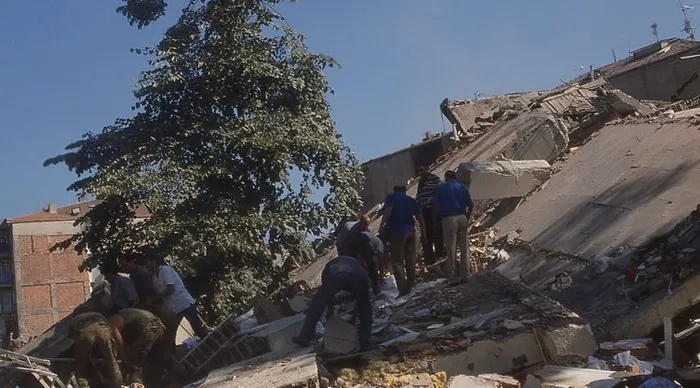 17 Ağustos'un 22. yılında dehşete düşüren deprem anketi! - 6