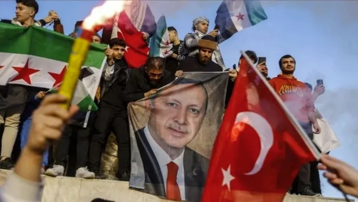 ingilizler-duyurdu-ypgye-mesaj-niteliginde-turkiye-suriyede-us-mu-kuracak-masada-savunma-pakti-var-1738670012392.jpg Foto: Reuters