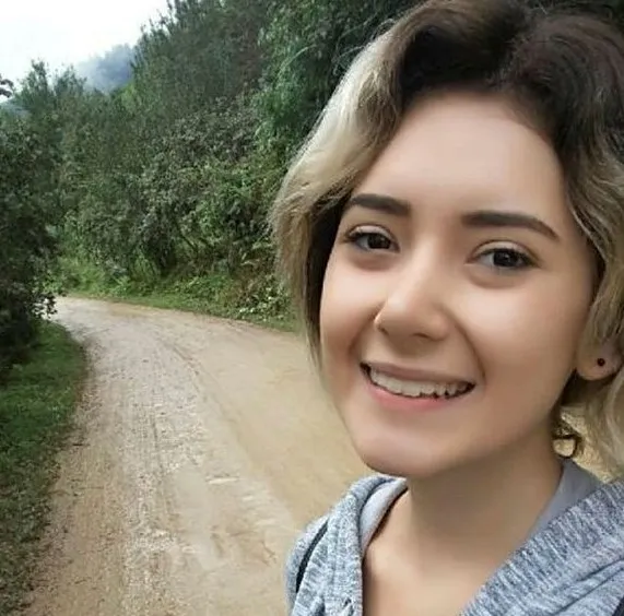 eskisehirde-pencereden-duserek-can-vermisti-zerrin-kilincin-supheli-olumunde-yeni-gelisme-dosyada-sule-cet-det-1686571729836.jpg Eskişehir’de pencereden düşerek can vermişti! Zerrin Kılınç’ın şüpheli ölümünde yeni gelişme: Dosyada Şule Çet detayı - 11