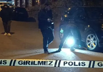 Batman'da kurşun yağmuru! Park halindeki araç delik deşik oldu
