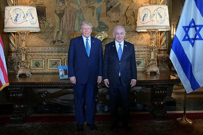 eski-baskan-trump-floridada-israil-basbakani-netanyahu-ile-gorustu-1722015995899.jpeg Katil Netanyahu Biden ve Harris'in ardından bu kez de Trump ile görüştü