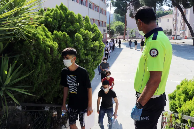 Koronavirüs gölgesinde YKS heyecanı! İlk oturum sona erdi 3