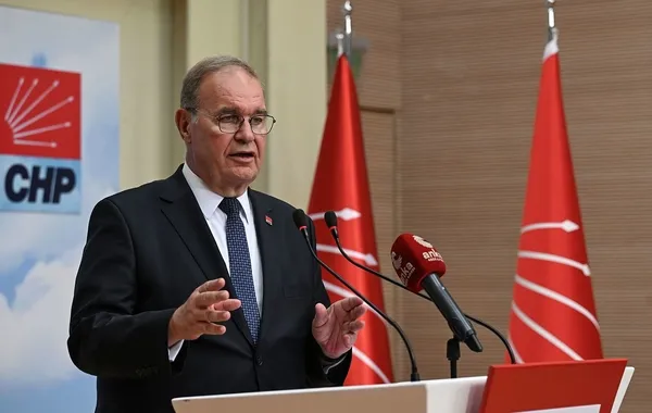 Bay Kemal’i parlatma çabaları! Faik Öztrak’tan değişim tayfasına ayar: Daha birinci günde başladık birbirimizle kavga etmeye