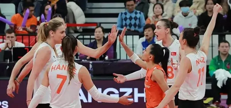 Dünya Şampiyonu Eczacıbaşı Dynavit yurda döndü! Havalimanında coşkulu karşılama