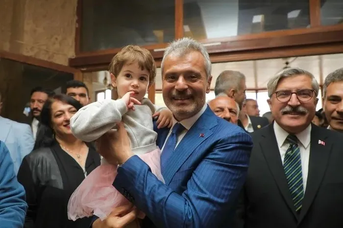 CHP'li Lütfü Savaş belediyeyi tefecilere borçlandırmış! Hatay'a bu yapılır mı? - 1