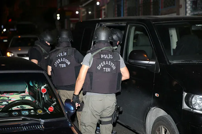 DEAŞ’a gece yarısı eş zamanlı operasyon: 14 kişi gözaltına alındı - 1