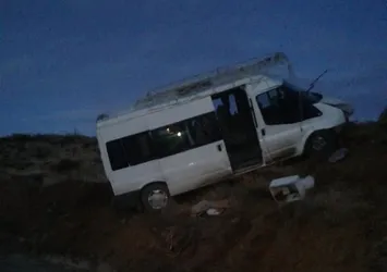 Adıyaman'da freni boşalan minibüs devrildi: 2'si ağır 9 yaralı