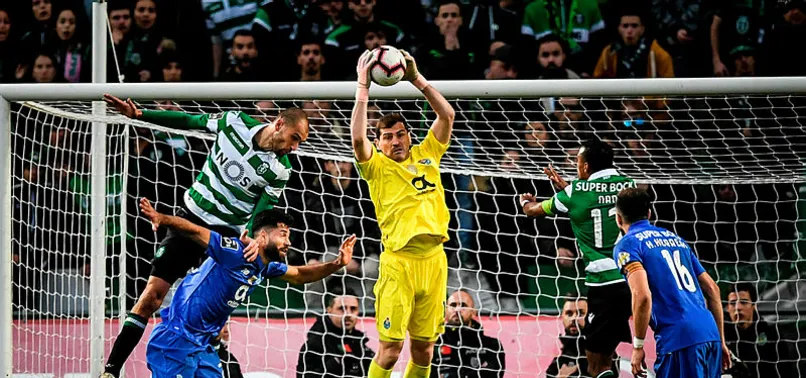İspanyol kaleci Iker Casillas futbolu bıraktı