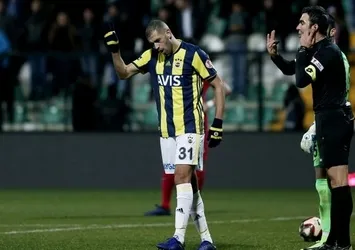 Fenerbahçe tribünlerinden Slimani’ye tepki