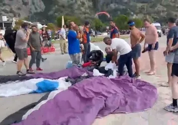 Fethiye'de yürekleri ağza getiren olay! 2 yamaç paraşütü çarpıştı: 3 yaralı